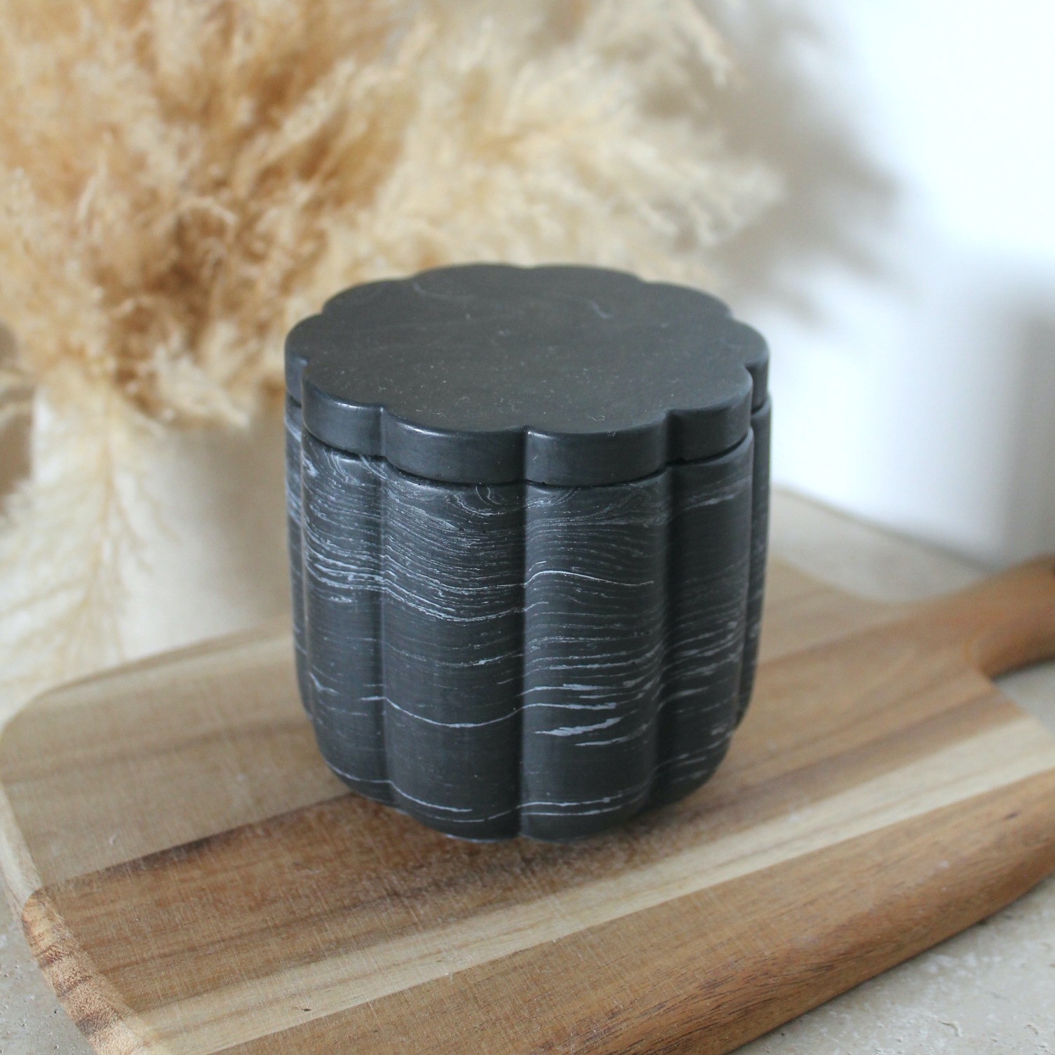 L'Irrésistible - Marbre noir – Image 3